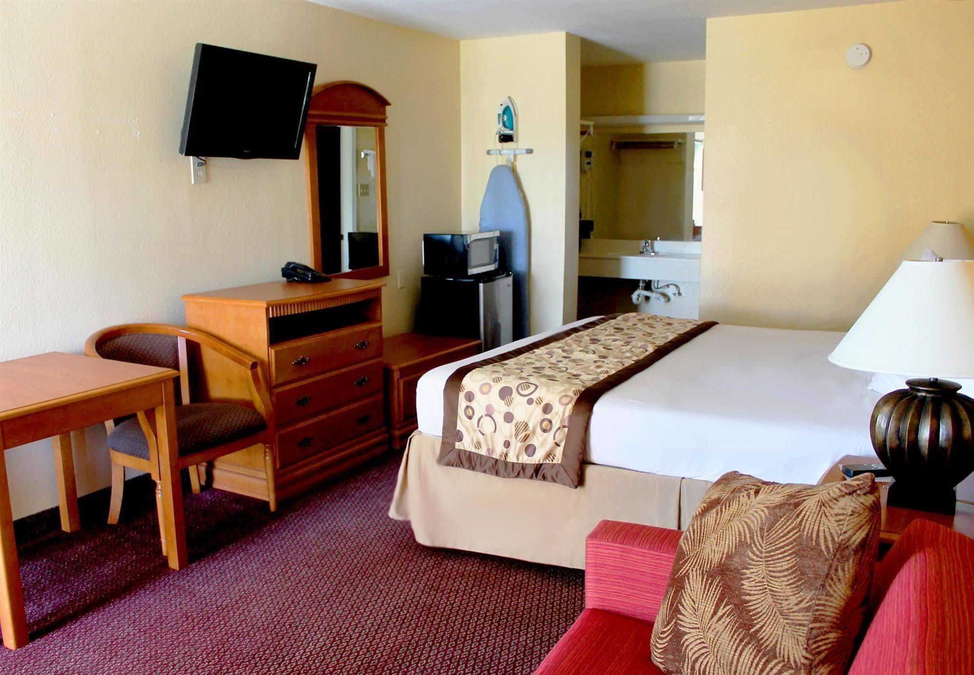 Motel Americas Value - At&t Center/fort Sam Houston 2*